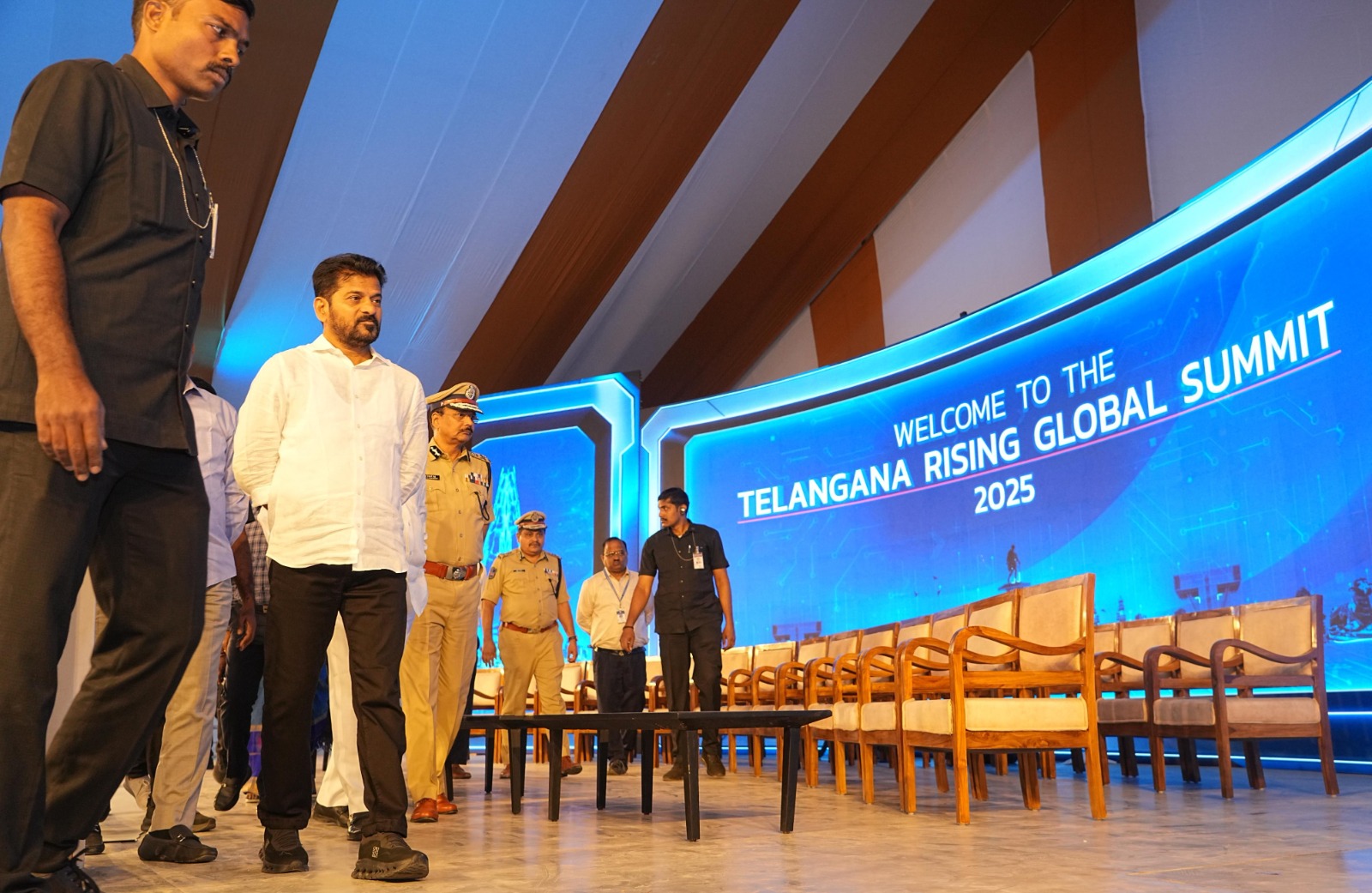 గ్లోబల్ సమ్మిట్ ఏర్పాట్లను పరిశీలించిన సీఎం