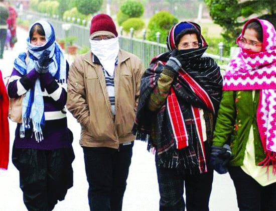 పడిపోతున్న ఉష్ణోగ్రతలు : పెరుగుతున్న చలి పడిపోతున్న ఉష్ణోగ్రతలు : పెరుగుతున్న చలి