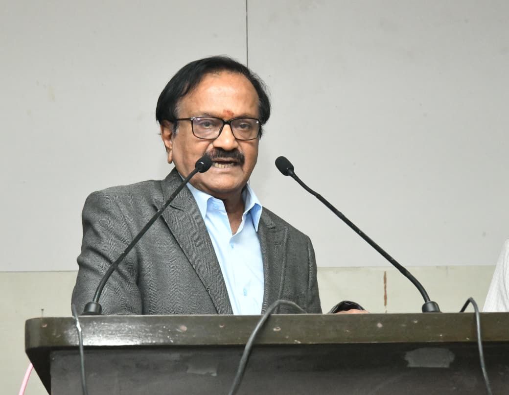 అందెశ్రీని ప్రపంచానికి పరిచయం చేసింది సమాచార శాఖనే అందెశ్రీని ప్రపంచానికి పరిచయం చేసింది సమాచార శాఖనే