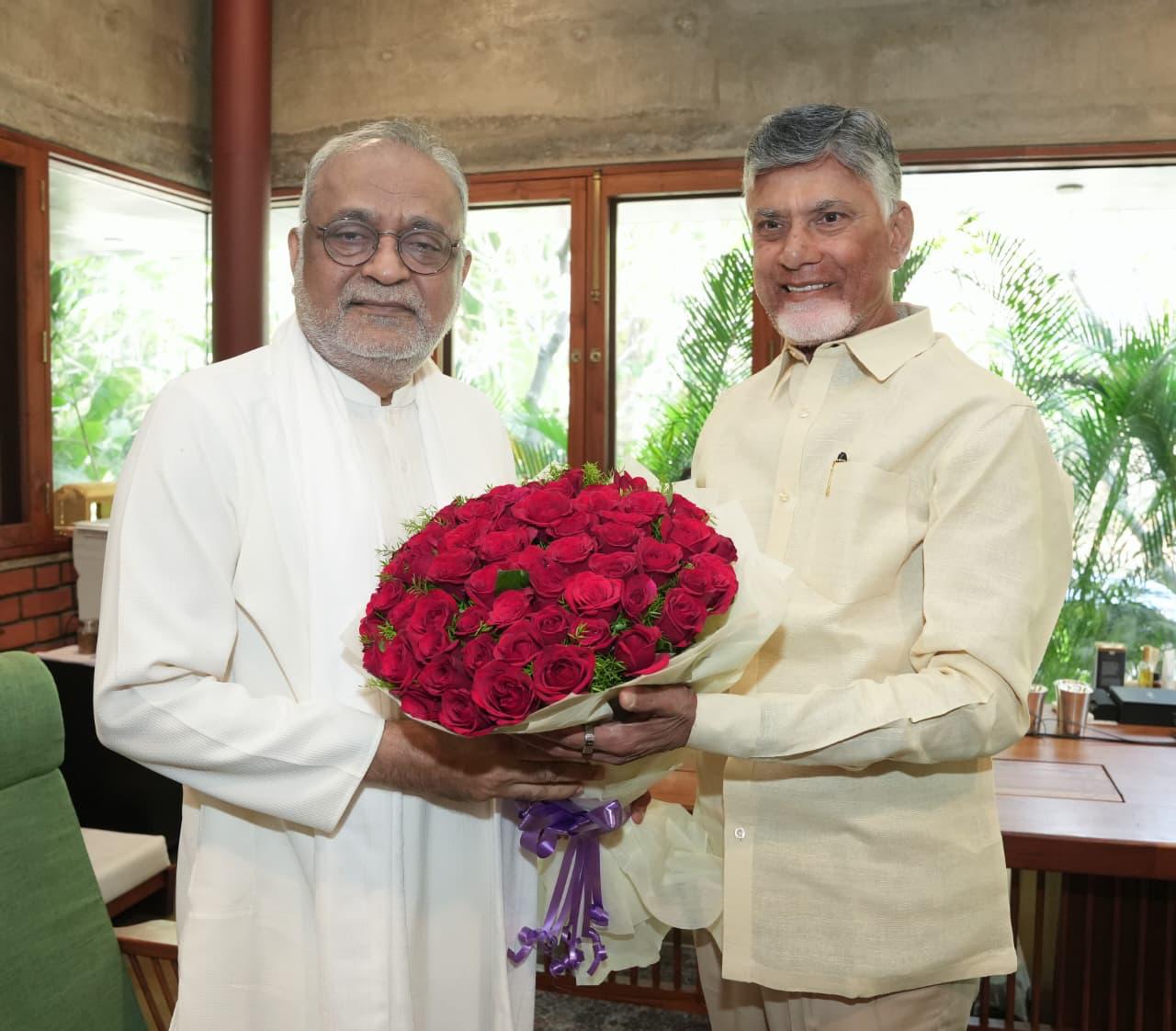 ఆధ్యాత్మికత ద్వారా విశ్వ చైతన్యం: ఏపీ సీఎం చంద్రబాబు ఆధ్యాత్మికత ద్వారా విశ్వ చైతన్యం: ఏపీ సీఎం చంద్రబాబు