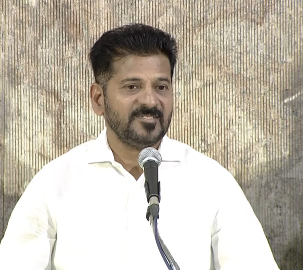 కృష్ణా, గోదావ‌రి జలాల‌పై చ‌ర్చ‌కు సిద్ధం