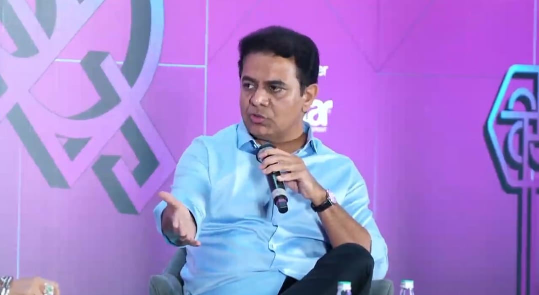 రేవంత్ తో ఫుట్ బాల్ ఆడుకుంటారు:కేటిఆర్ రేవంత్ తో ఫుట్ బాల్ ఆడుకుంటారు:కేటిఆర్