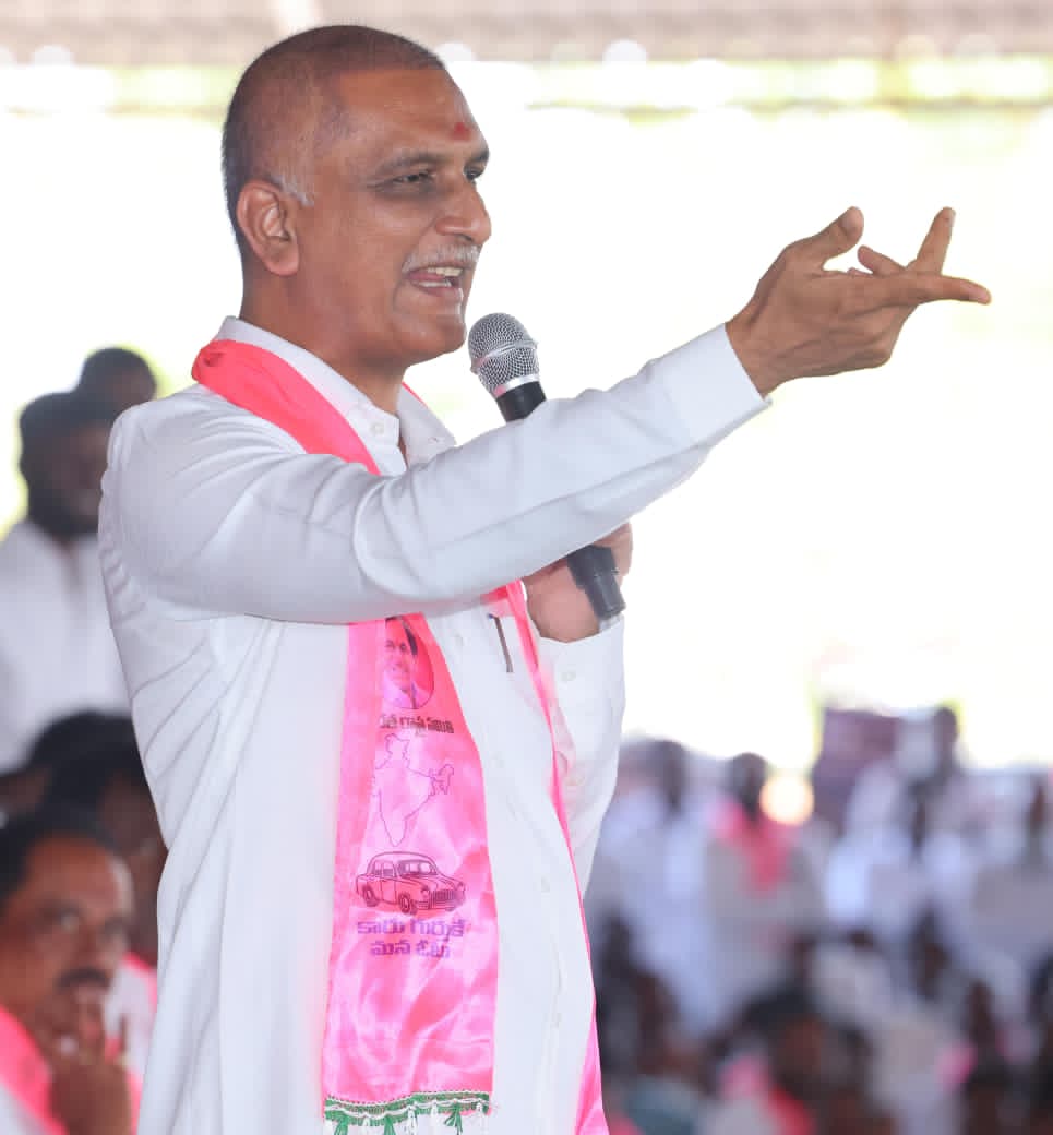 ఫుట్ బాల్ షోకులు…ర్యాంపు వాకులు… స‌మ్మిట్ లు