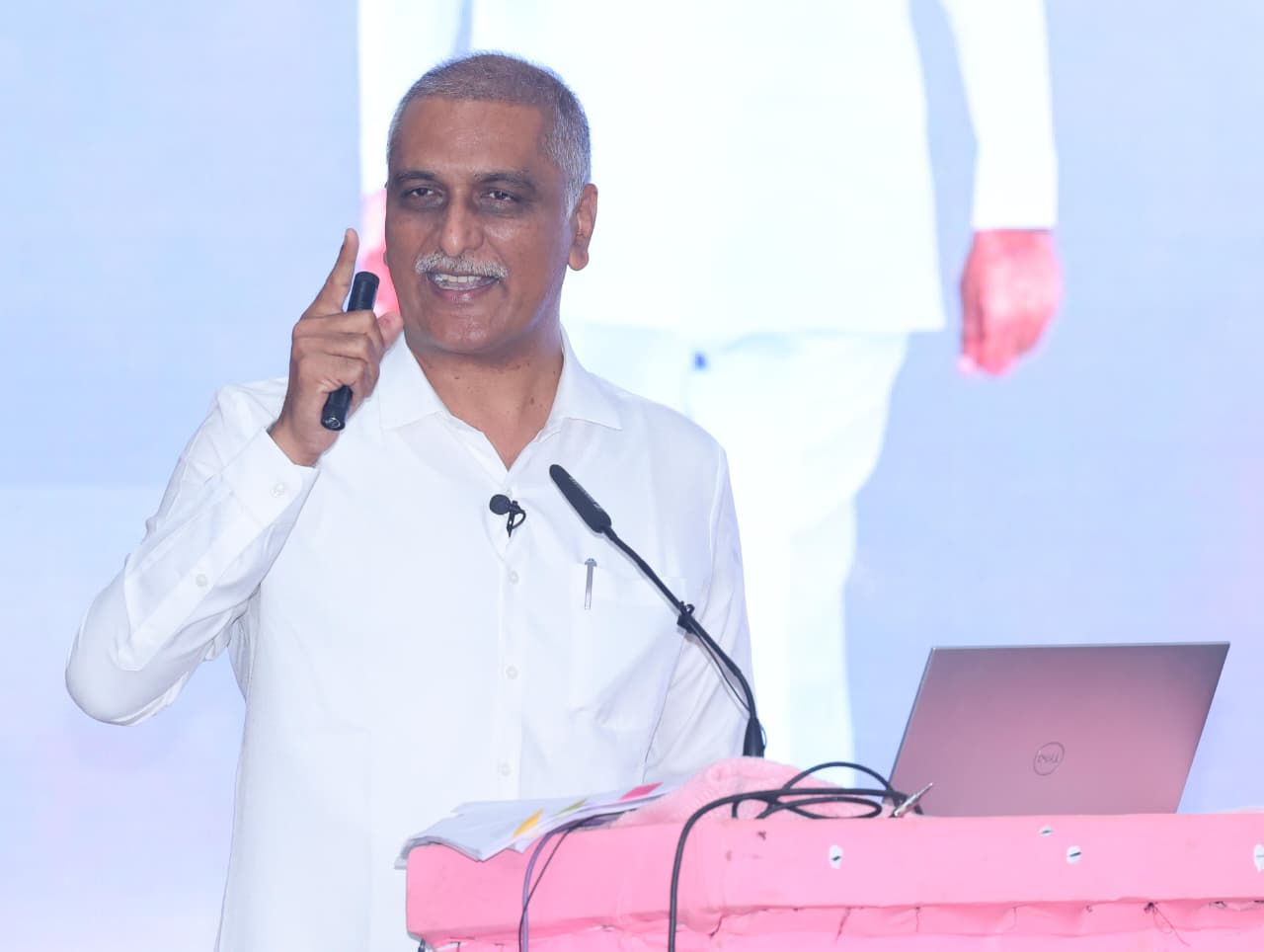 రేవంత్ ప్ర‌జ‌ల‌కు క్ష‌మాప‌ణ‌లు చెప్పాలి