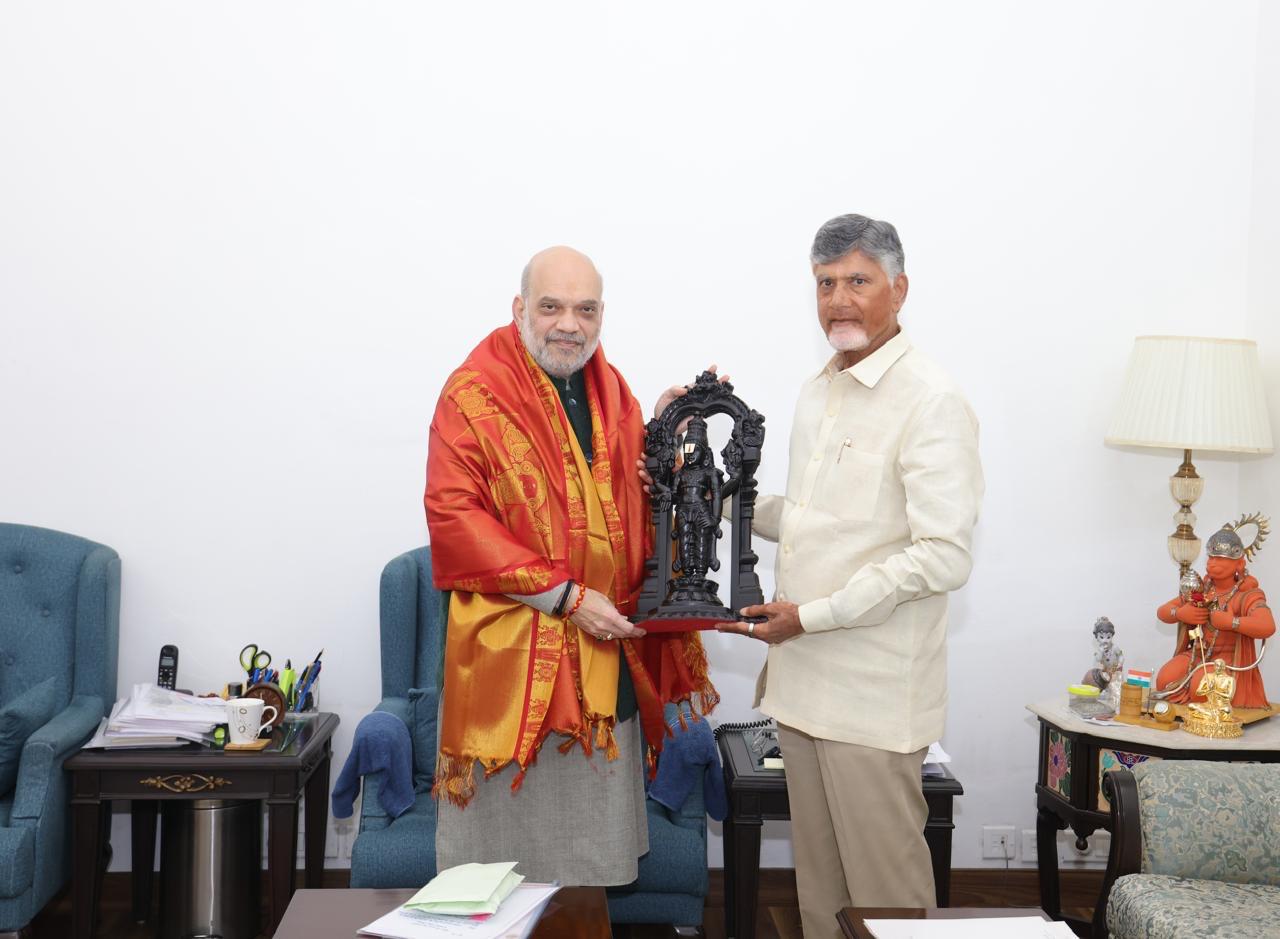 అమరావతికి చట్టబద్దత కల్పించండి