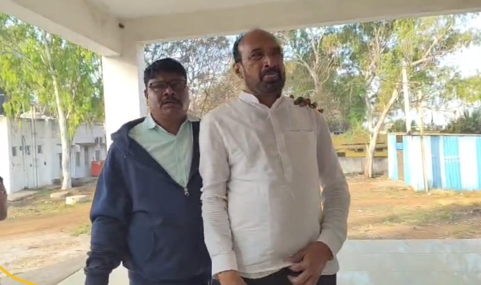 SURYA TEJA FATHER AT CHEVELLA HOSPOTAL