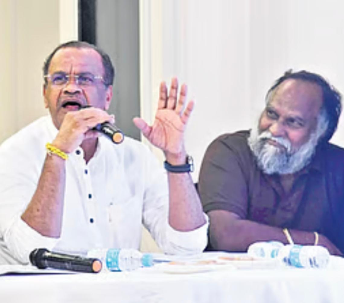 కోమటిరెడ్డి క్యారెక్టర్ దెబ్బతీస్తారా….! కోమటిరెడ్డి క్యారెక్టర్ దెబ్బతీస్తారా….!