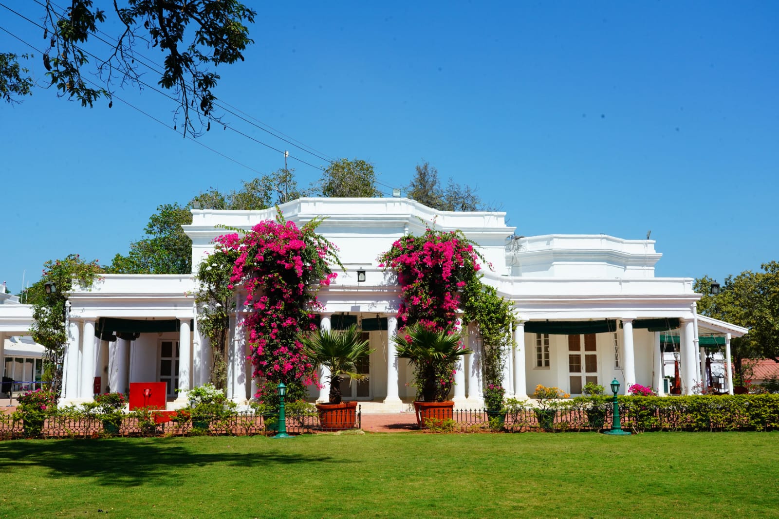 లక్ష మందికి పైగా రాష్ట్రపతి భవన్ సందర్శన లక్ష మందికి పైగా రాష్ట్రపతి భవన్ సందర్శన