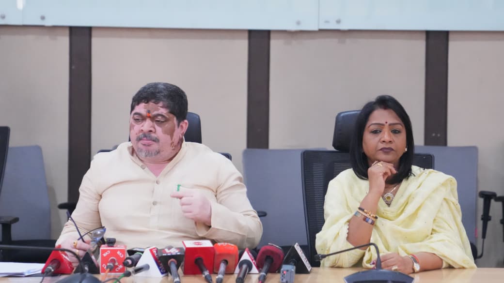 సింగరేణి పై బీఆర్ఎస్ తో బహిరంగ చర్చకు సిద్ధం సింగరేణి పై బీఆర్ఎస్ తో బహిరంగ చర్చకు సిద్ధం