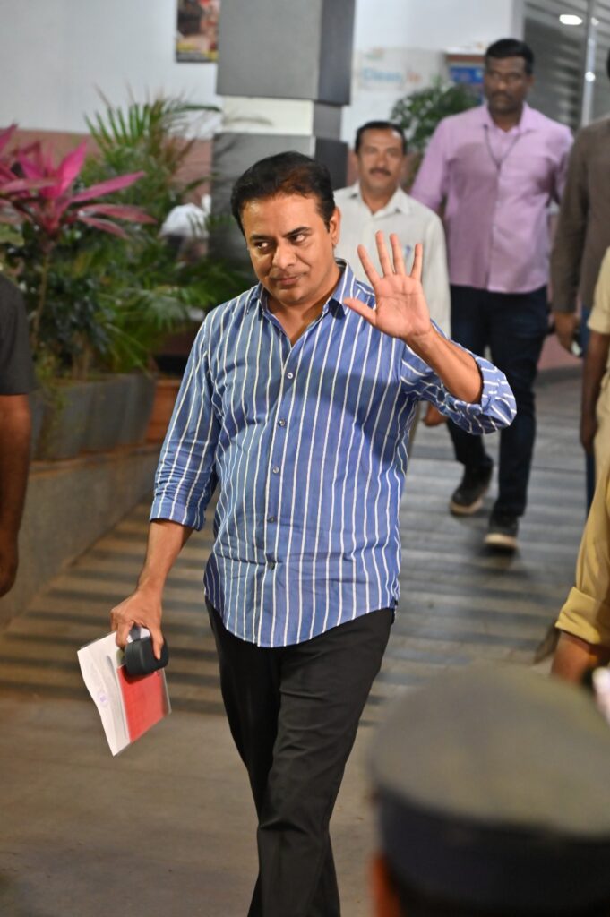 BRS WORKING PRESIDENT KTR REACTION ON SIT NOTICES TO EX MP JOGINIPALLY SANTOSH KUMAR