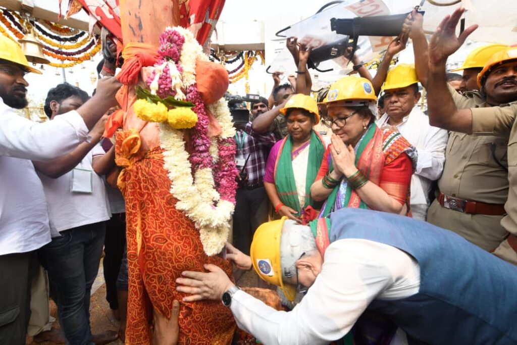 GOVERNOR JISHNUDEV VARMA AND OTHER VIPS VISIT MEDRAM JATARA 