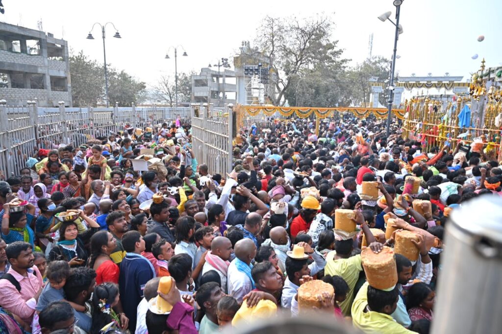HUGE CROWD IN MEDARAM MAHAJATARA