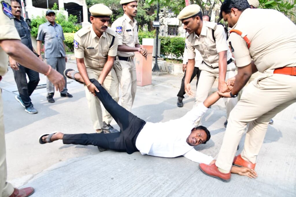 BRS LEADERS PROTEST HYDERABAD
