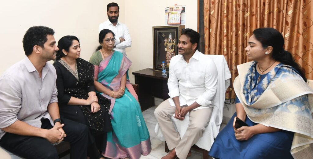 AP EX CM YS JAGAN MOHAN REDDY WITH AMBATI RAMBABU FAMILY MEMBERS