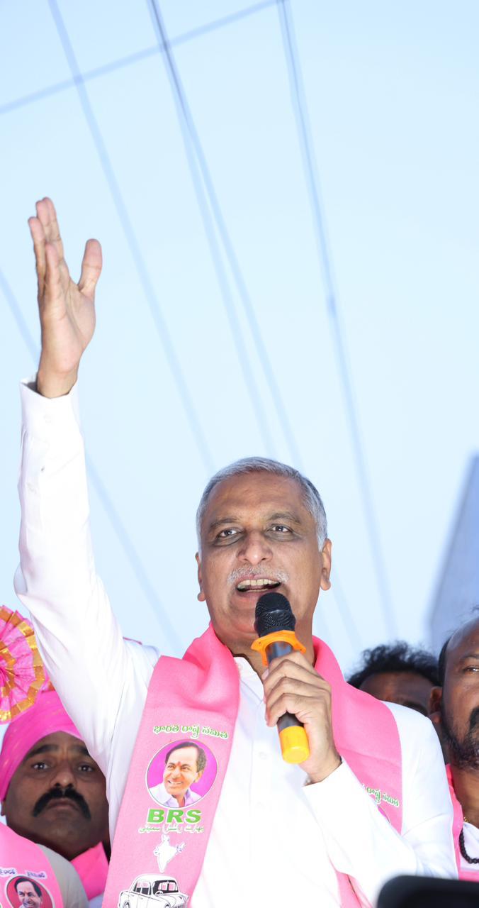 రేవంత్ రెడ్డి బూతుల సీఎం..  ఒక బూతు పిత