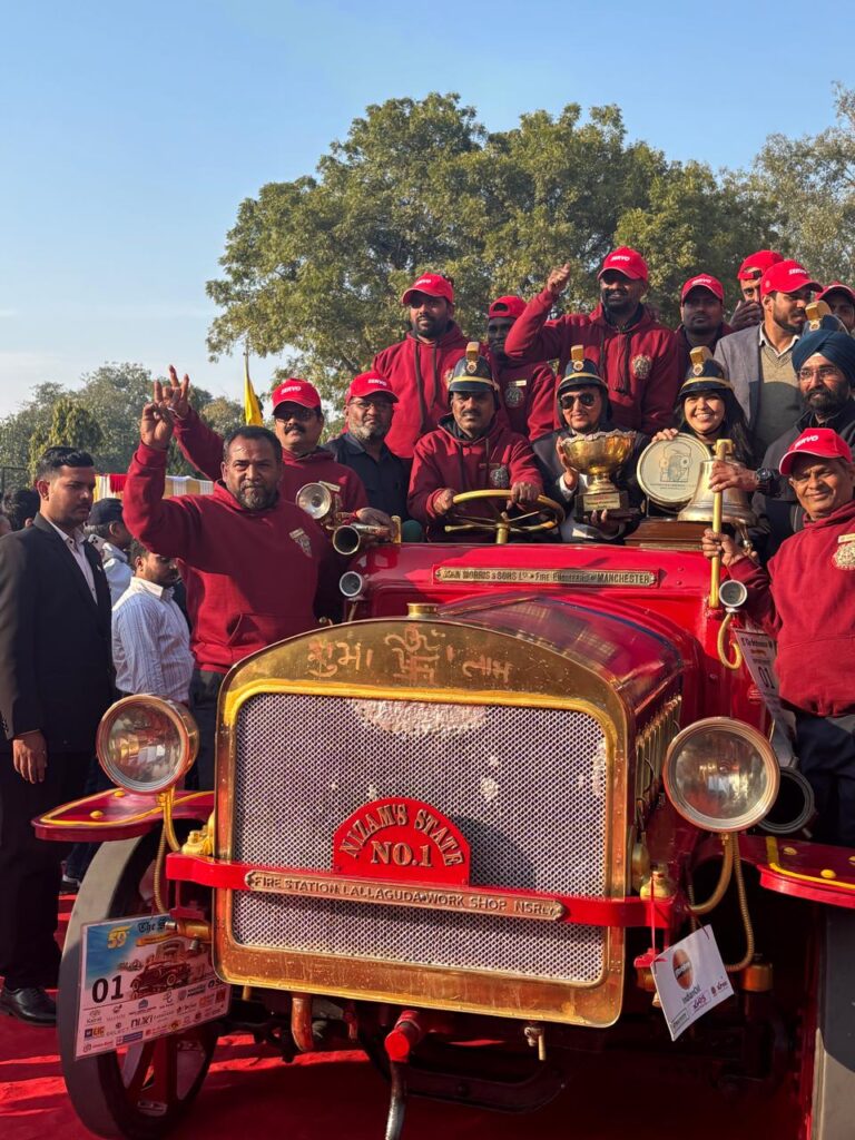 TROPHY WINNER BRITISH MORIS FIRE ENGINE   