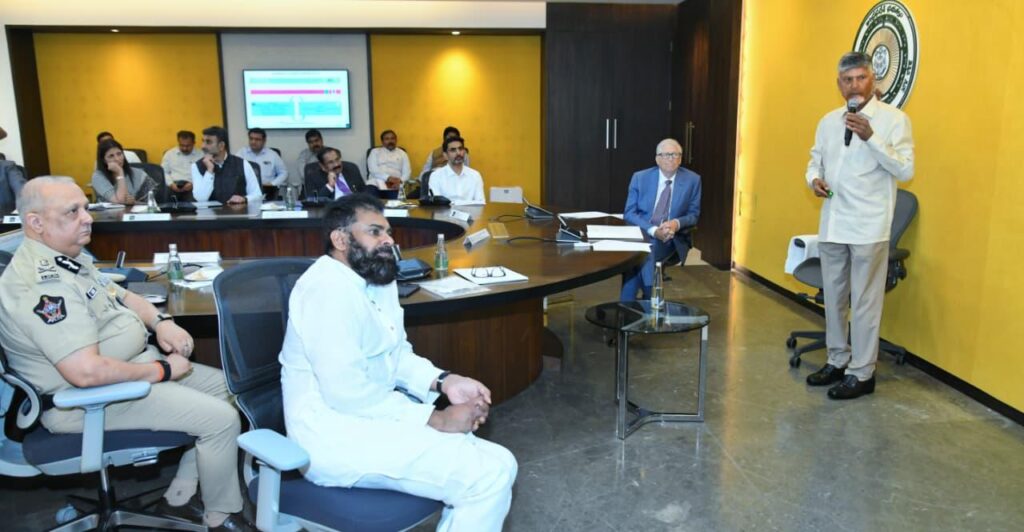 AP  CM CHANDRA BABU GIVING POWER POINT PRESENTATION