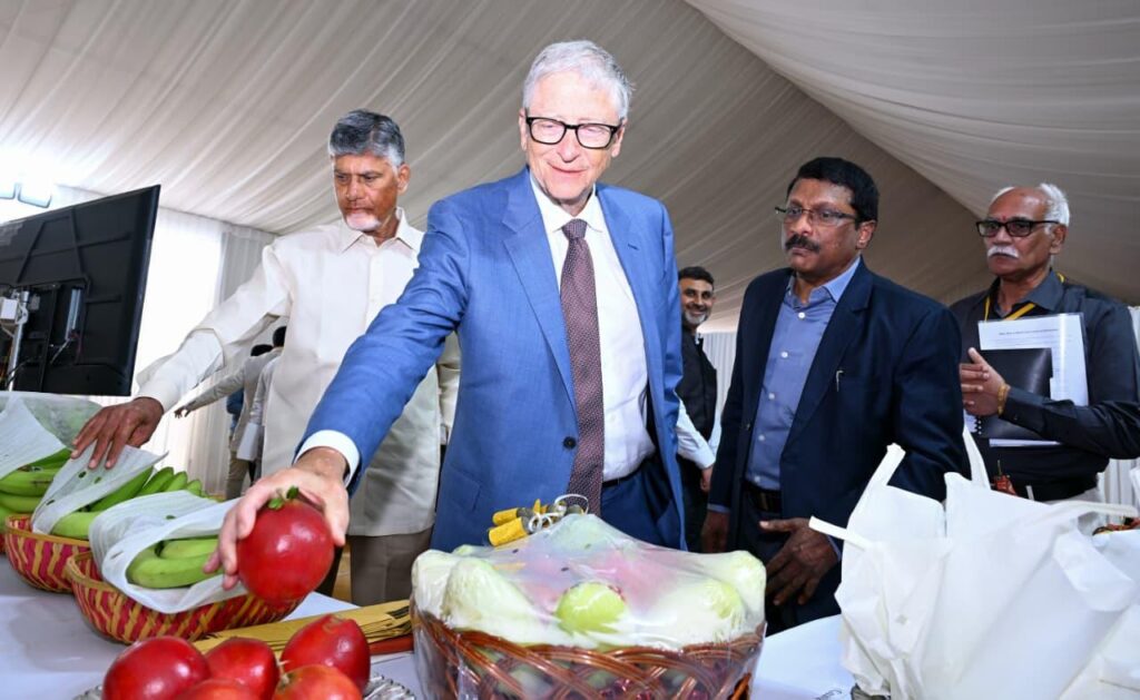 BILLGATES VISITED A STALL IN
