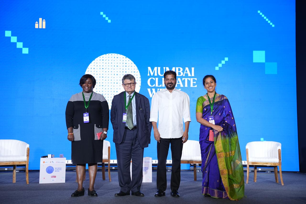 అభివృద్ధిలో తెలంగాణాను ఆదర్శంగా నిలుపుతాం అభివృద్ధిలో తెలంగాణాను ఆదర్శంగా నిలుపుతాం