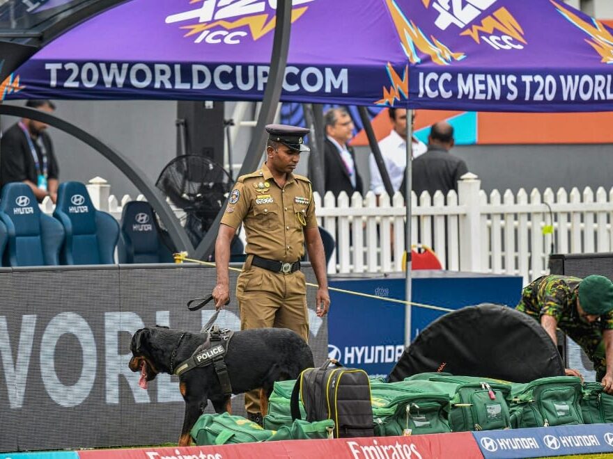 SRILANKA POLICE CHECKING PAKISTAN CRICKETERS LUGGAGE