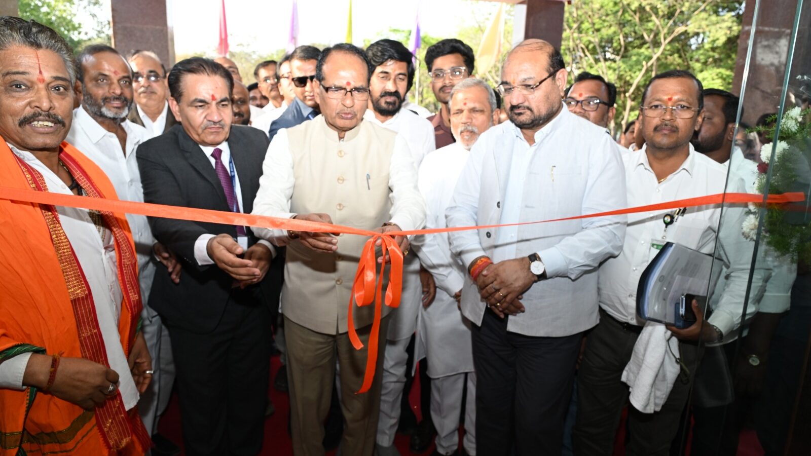 CENTRAL MINISTER STARTING NAARM BUILDING