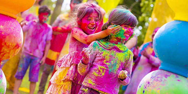 నగరంలో ఘనంగా …….హోలీ……..! నగరంలో ఘనంగా …….హోలీ……..!