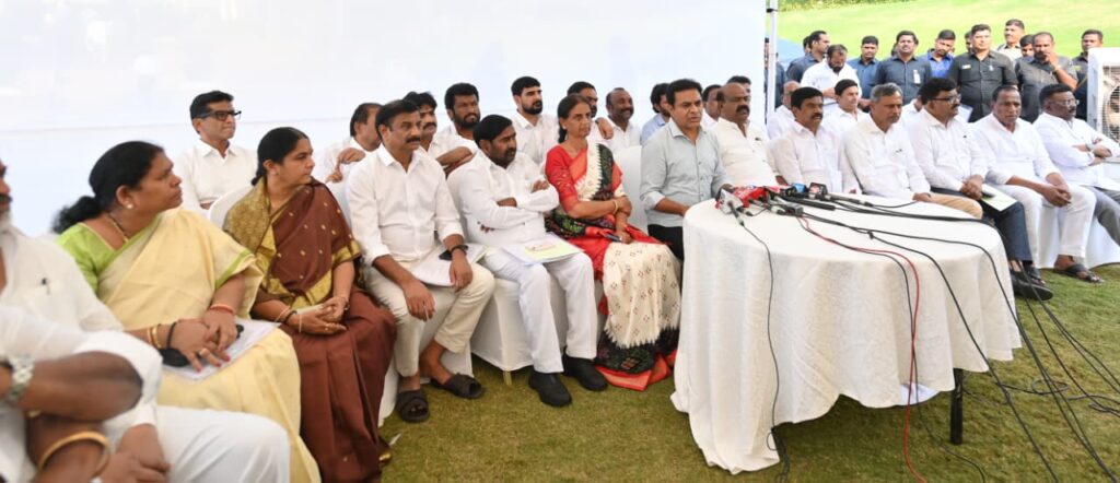 KTR ADD RESSING THE PRESS CONFERENCE AT GOLKONDA RESORT