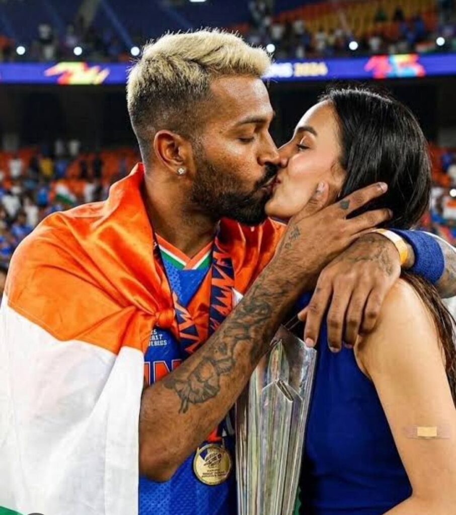 HARDIK PANDYA  KISSING IN CRICKET GROUND AFTER INDIA WINNING THE TITLE 