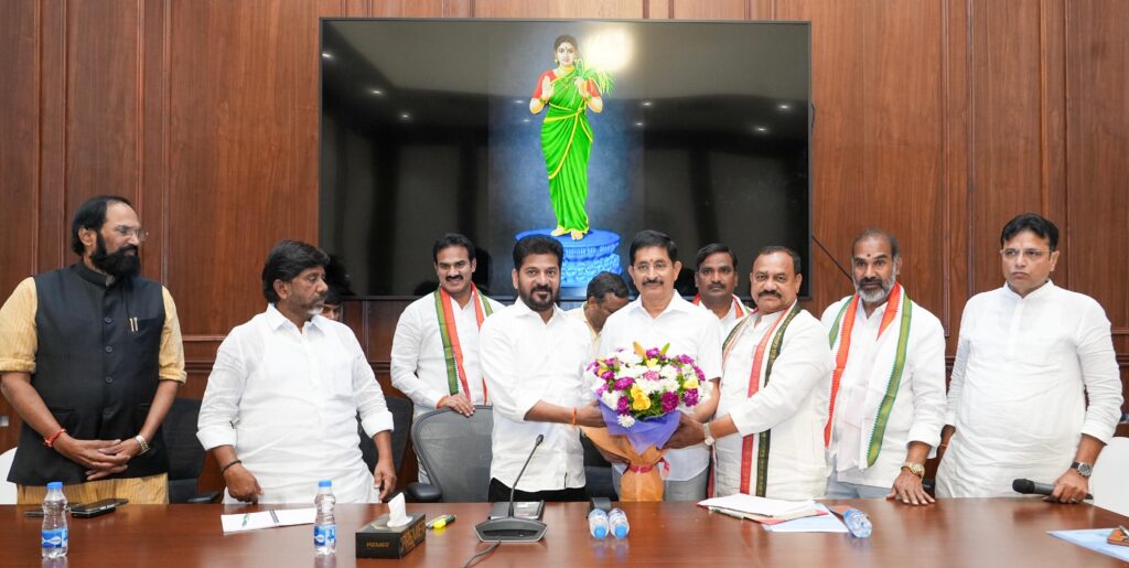 CM REVANTH REDDY CONGRADULATING NEW LY ELECTED RAJYA SABHA MEMBER  VEM NARENDER REDDY IN CLP[ MEETING