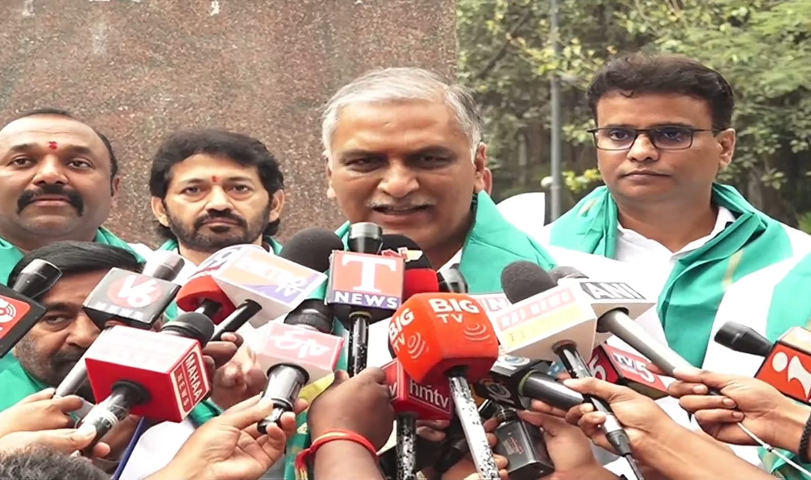 మొక్క జొన్న‌ కొనుగోలు కేంద్రాలు ప్రారంభించాలి