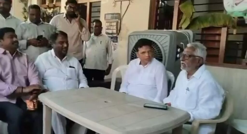 MINISTERS SRIDHAR BABU, ADLURI LAXMAN DISCUSSIONS WITH JEEVAN REDDY