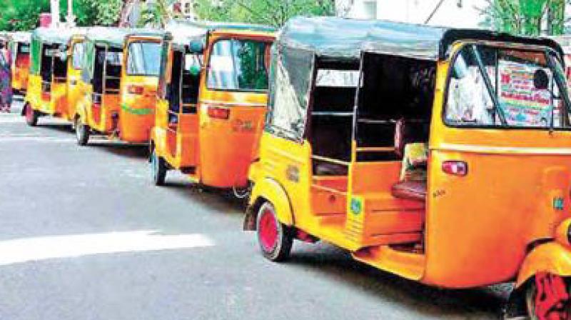 AUTOS FOR QUE FOR PETROL