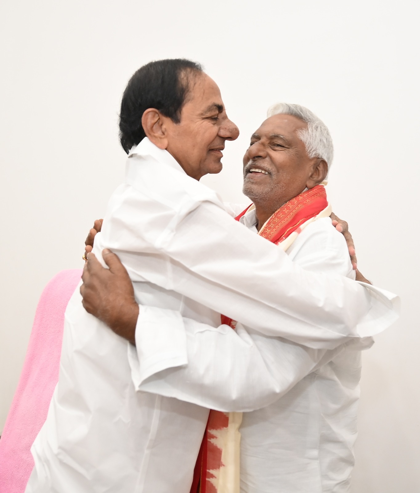 అన్నా… మీతో పనిచేయమని దేవుడే పంపిండు అన్నా… మీతో పనిచేయమని దేవుడే పంపిండు