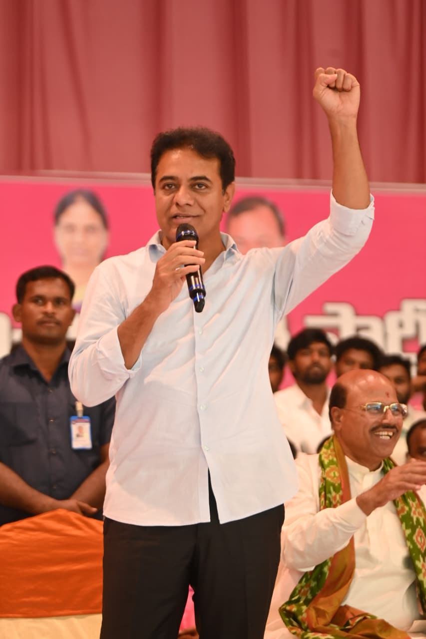 ఫ్యూచర్ లేని సీఏం… ఫ్యూచర్ సిటీ జ‌పం