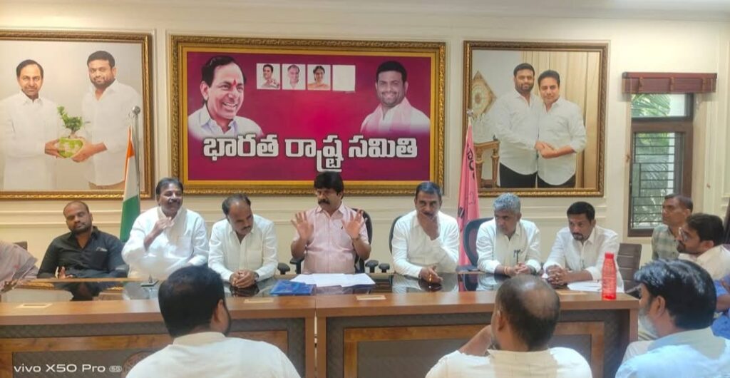 TANDUR  BRS PARTY NEW INCHARGE SRISAIL REDDY CONDUCT A MEETING WITH PARTY CADRE