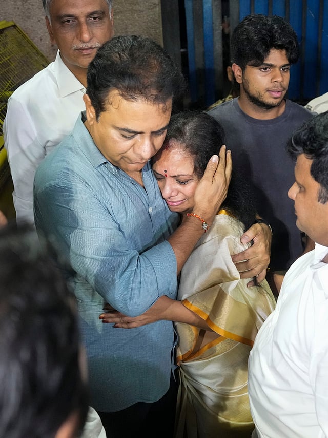 కవిత బాధ‌పెట్ట‌కుంటే చాలు- కేటీఆర్