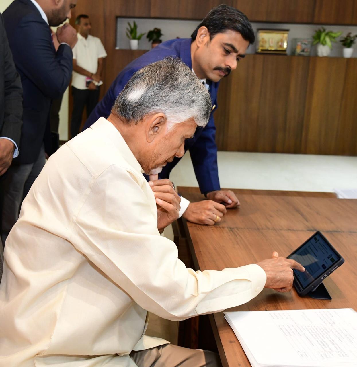 సీఎం చంద్రబాబు స్వీయ జనగణన నమోదు