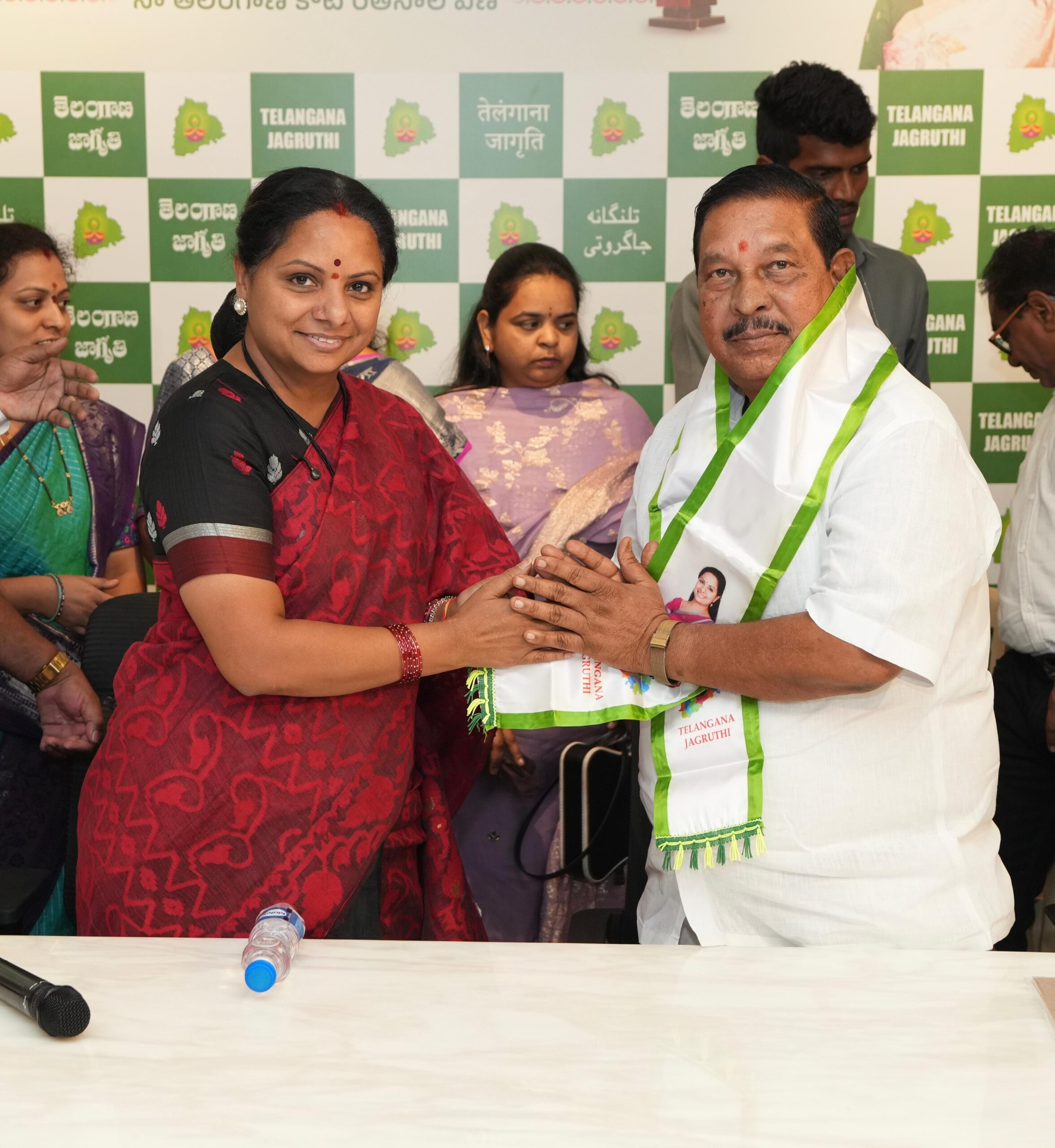 క‌విత పార్టీ లోకి మొద‌లైన చేరిక‌ల ప‌ర్వం