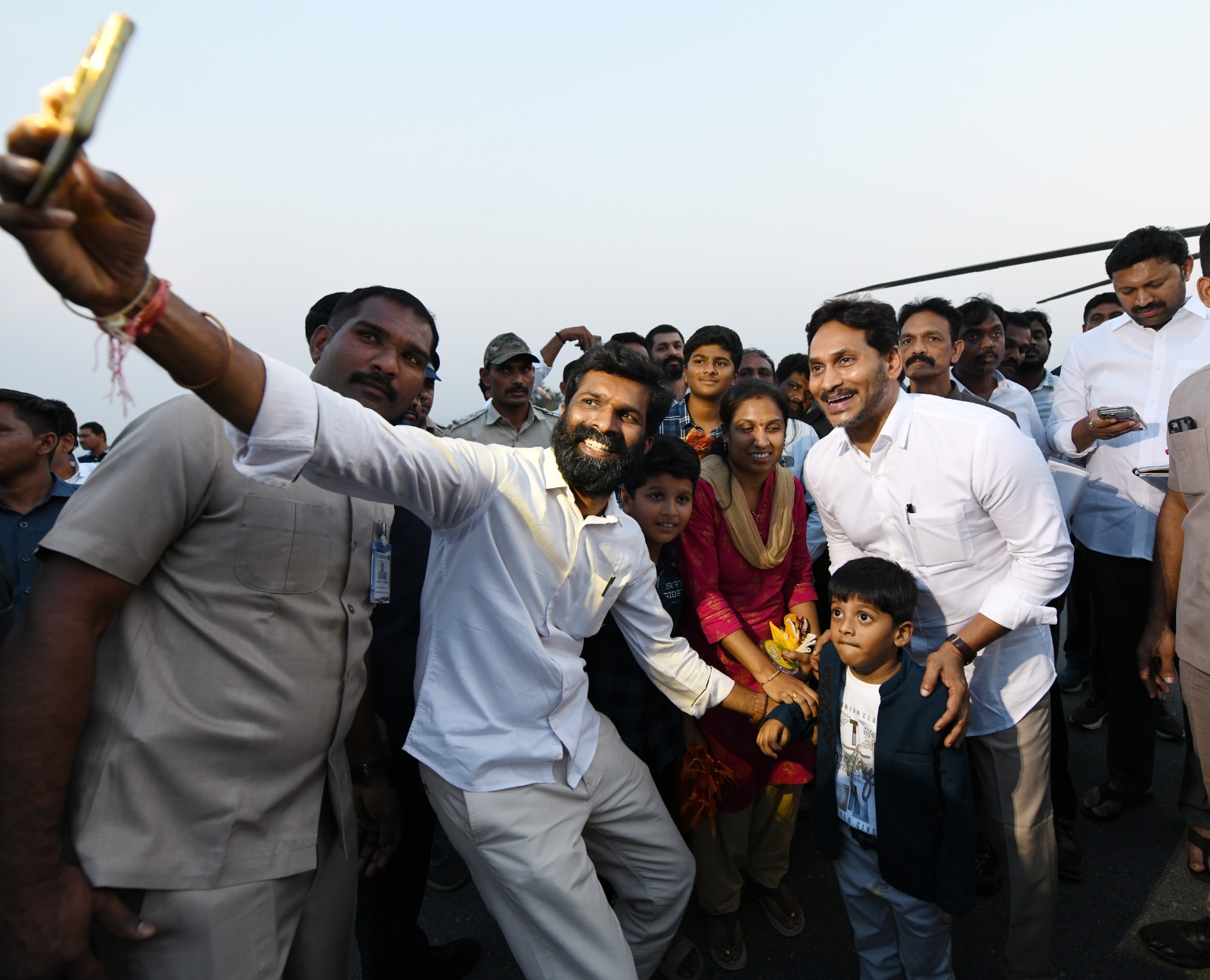 పులి వెందుల ప్ర‌జ‌ల‌తో వైఎస్ జ‌గ‌న్