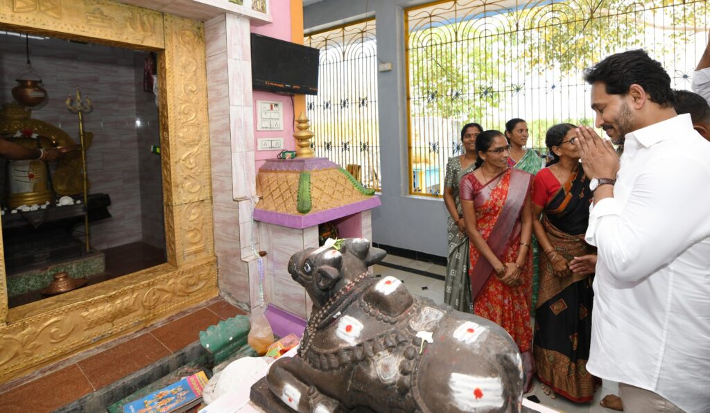 AP EX CM IN PULIVENDUAL TEMPLE