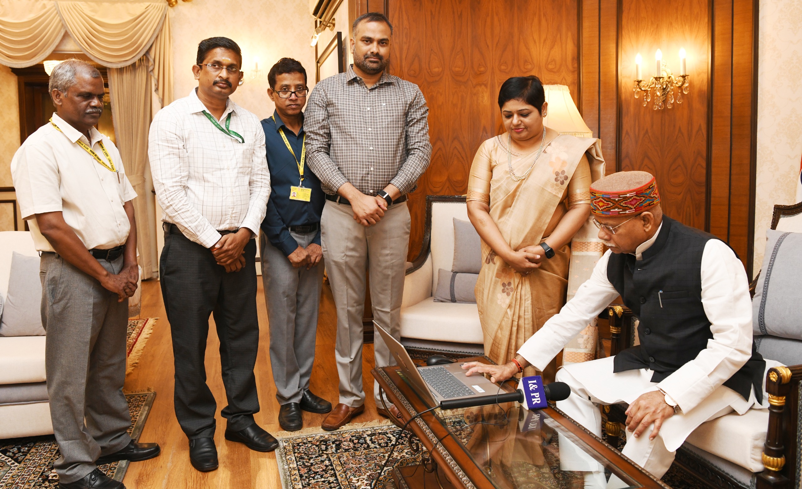 స్వీయ జ‌న‌గ‌ణ‌న – ప్రారంభించిన గ‌వ‌ర్న‌ర్