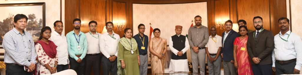 GOVERNOR SHUKLA WITH CENSUS STAFF IN LOKBHAVAN