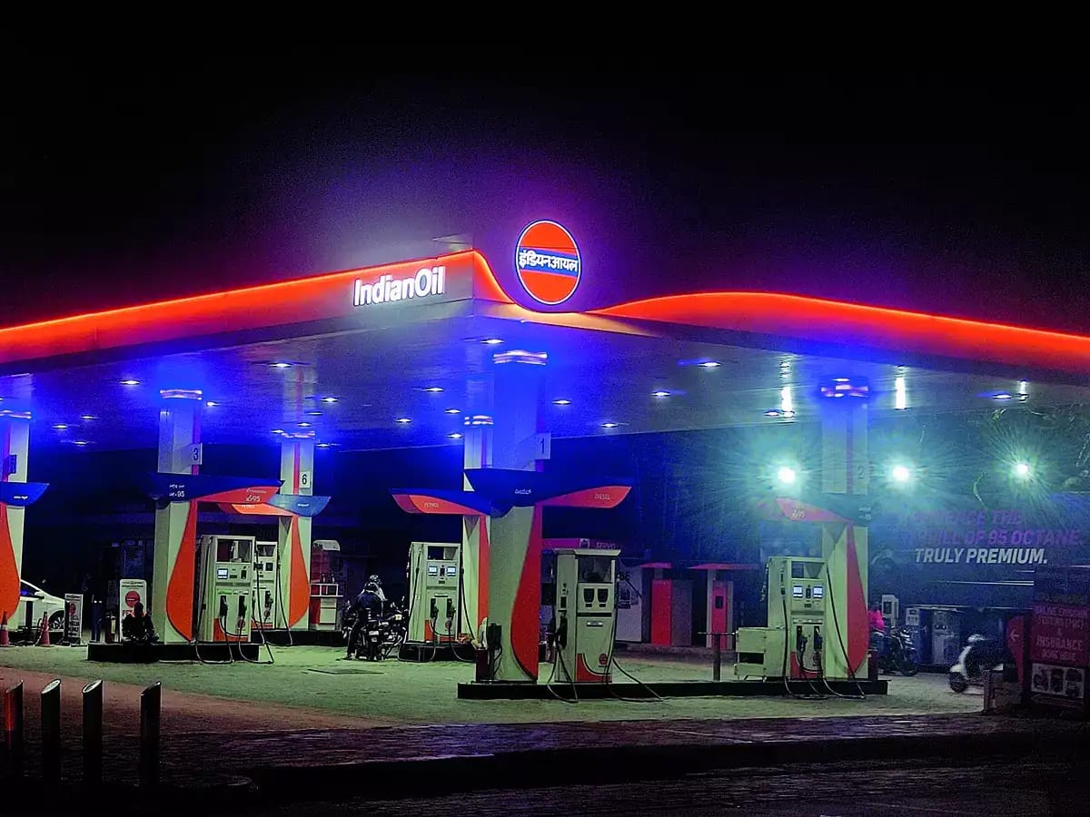 ఏపీ నుంచి తెలంగాణాకు పాకిన పెట్రో కొర‌త‌