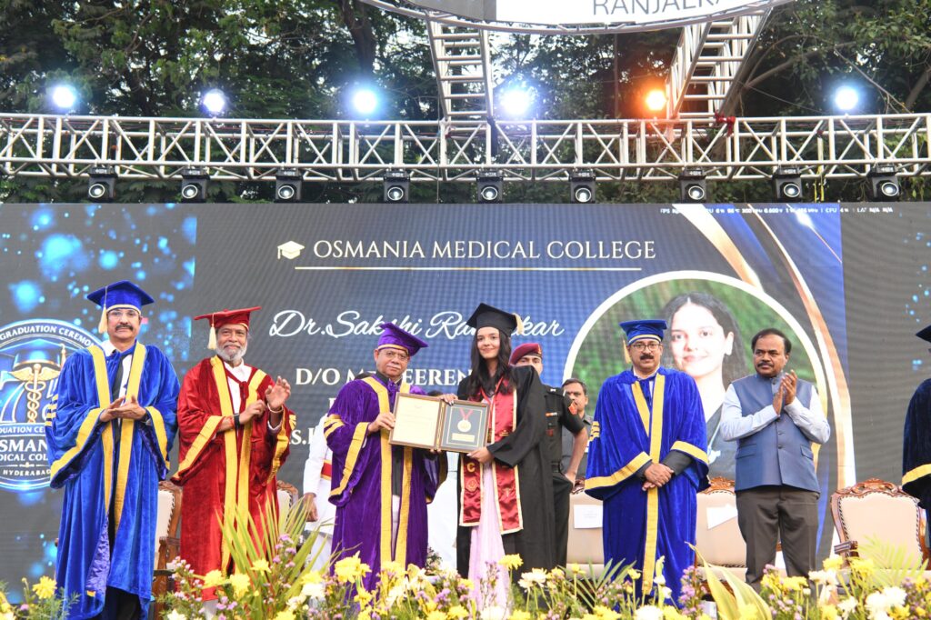 GOVERNOR AND HEALTH MINISTER  DISTRIBUTING OSMANIA MEDICAL COLLEGE CONVOCATION CERTIFICATE
