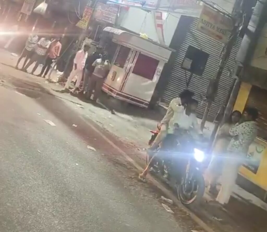 IPS OFFICER SUMATI ON DILSUKHNAGAR ROAD