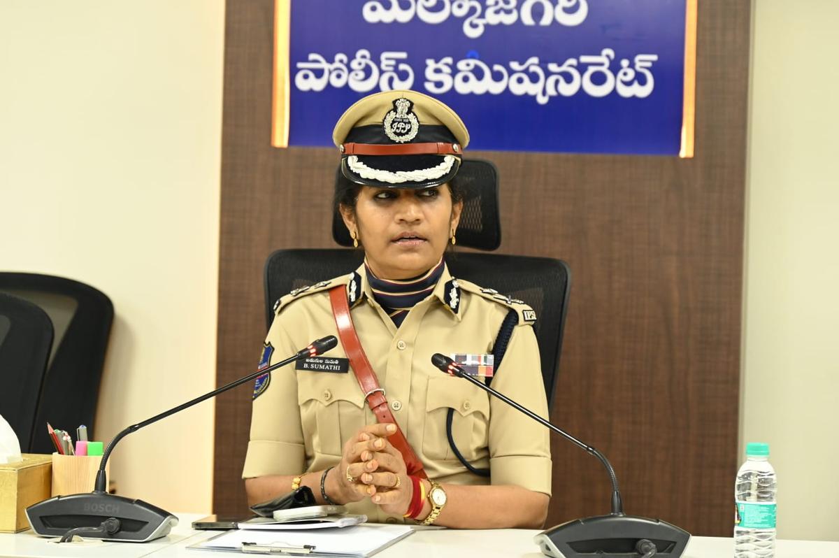 కామ‌న్ లేడీ కాదు-ఖాకీ సింగం సుమ‌తి..!