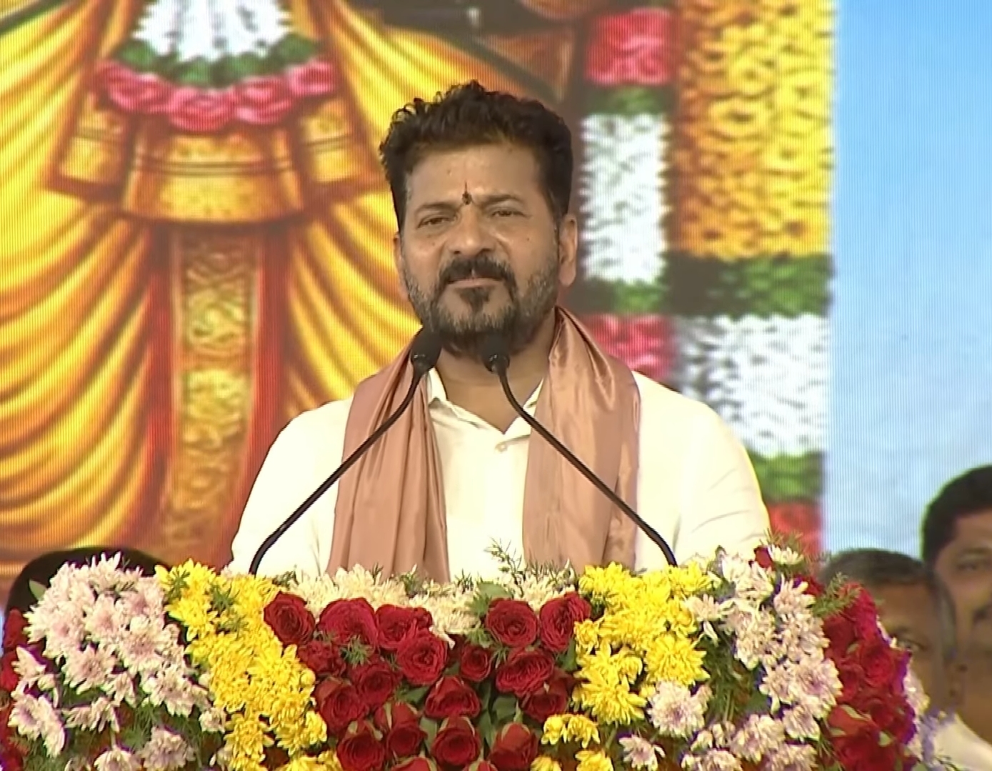అభివృద్ధికి ‘గుడి-గ‌డి’లు క‌లిసి వ‌చ్చాయి