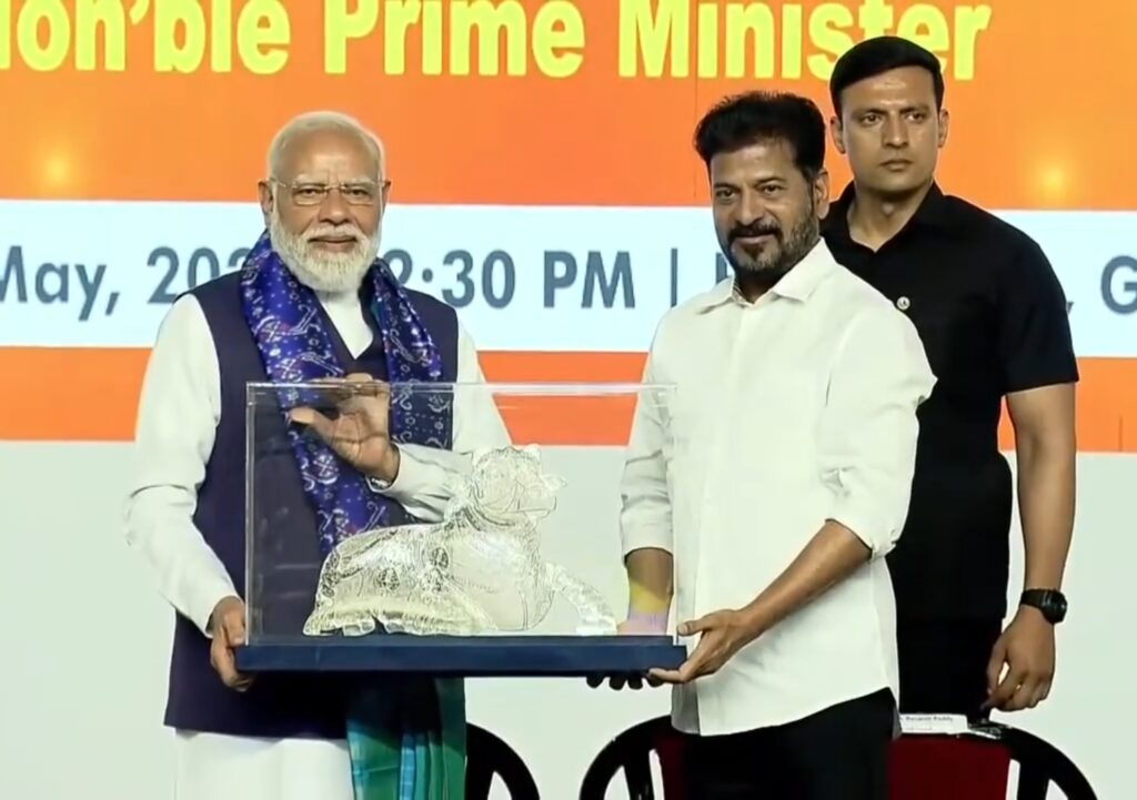 CM REVANTH REDDY PRESENTING MOMENTO TO PRIME MINISTER MODI