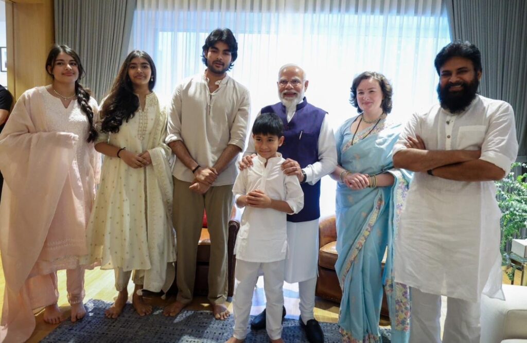  PRIME MINISTER MODI WITH PAWAN KALYAN FAMILY