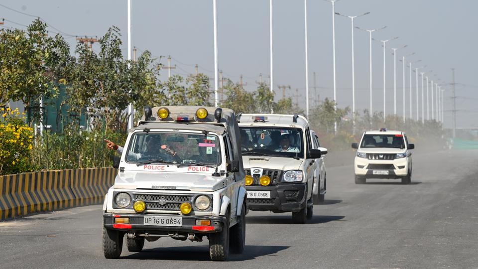 UP CM YOGO ADITYA NATH CUT DOWN HIS CONVOY
